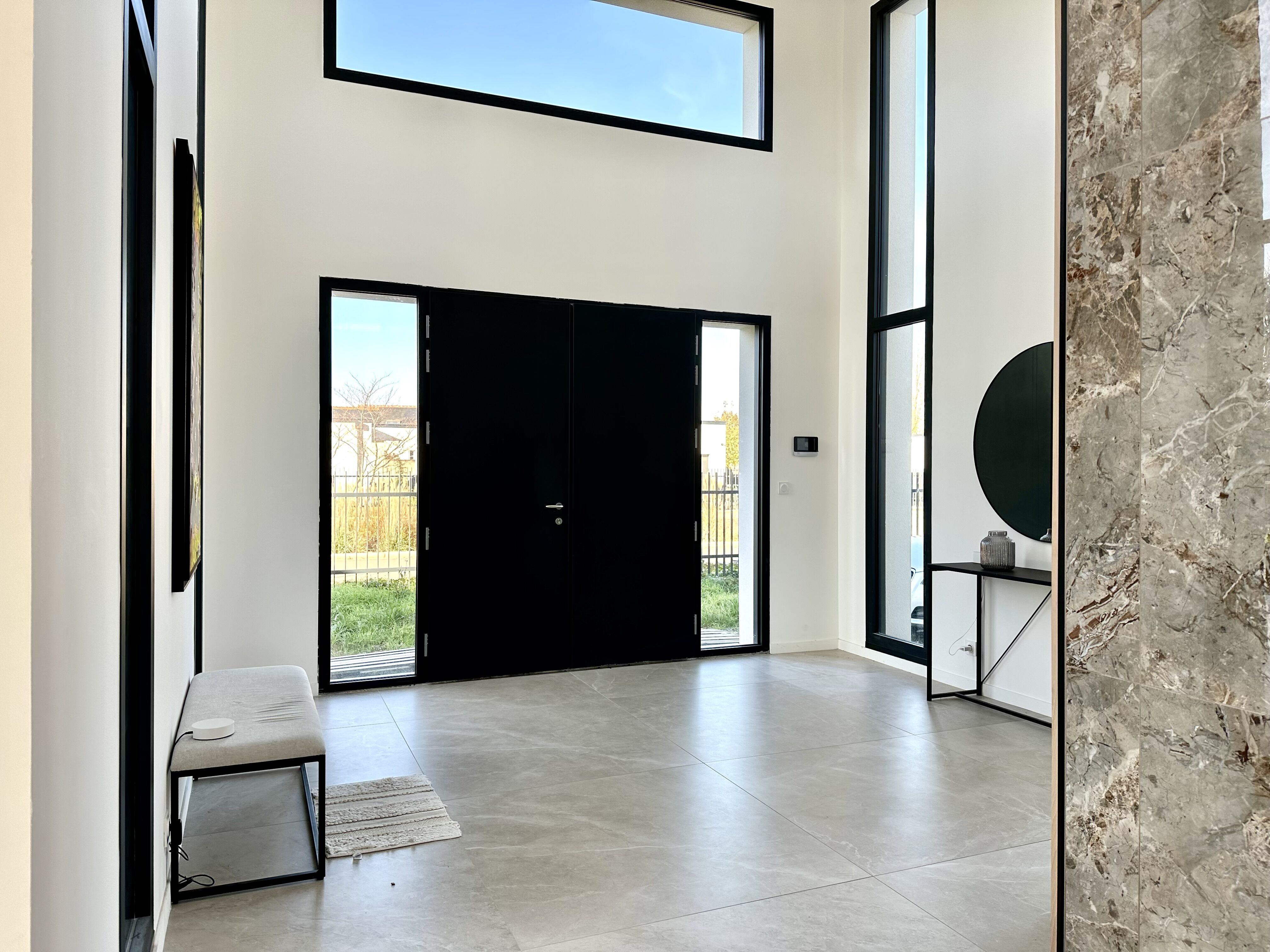 MAISON CONTEMPORAINE SAINT-CYR-SUR-LOIRE - GARAGE DOUBLE - PISCINE JACUZZI TERRAIN 1.150m²