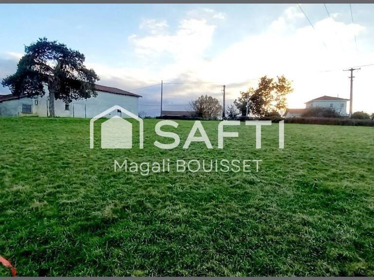 Terrain constructible de 1716m², ce terrain offre un large éventail de possibilités pour créer la maison de ses rêves dans un cadre naturel privilégié. — photo 1
