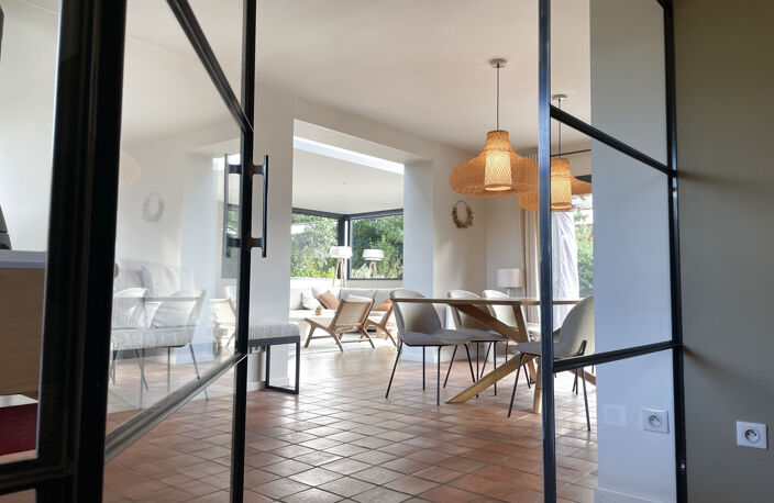 Maison haut de gamme en quartier résidentiel — photo 2