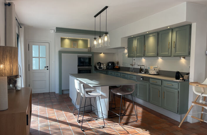 Maison haut de gamme en quartier résidentiel — photo 4