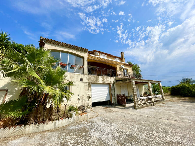 Villa comprenant 3 logements 270m2 sur 1800m2 de terrain — photo 1