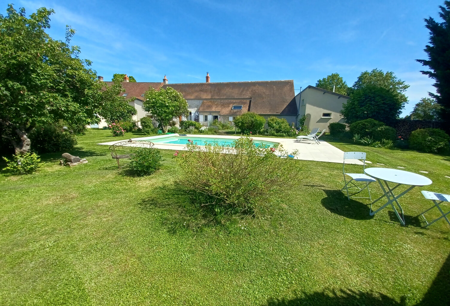 Maison de caractère rénovée . Idéalement située. Sortie POUG — photo 1