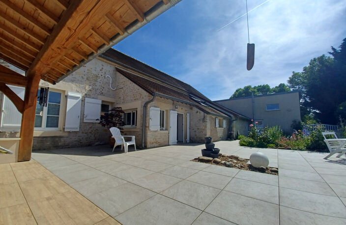 Maison de caractère rénovée . Idéalement située. Sortie POUG — photo 2
