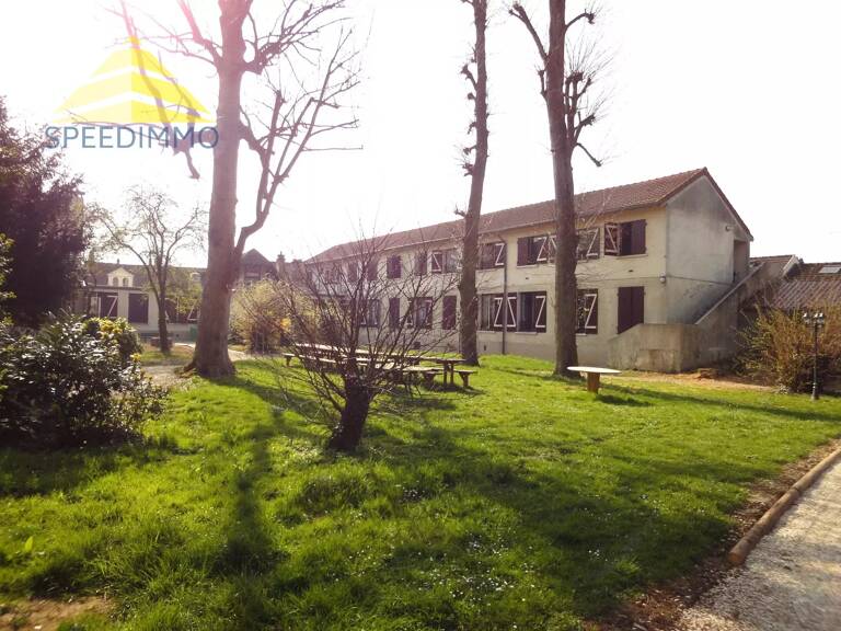 Découvrez un ensemble immobilier au cœur de Mandres-les-Roses — photo 1