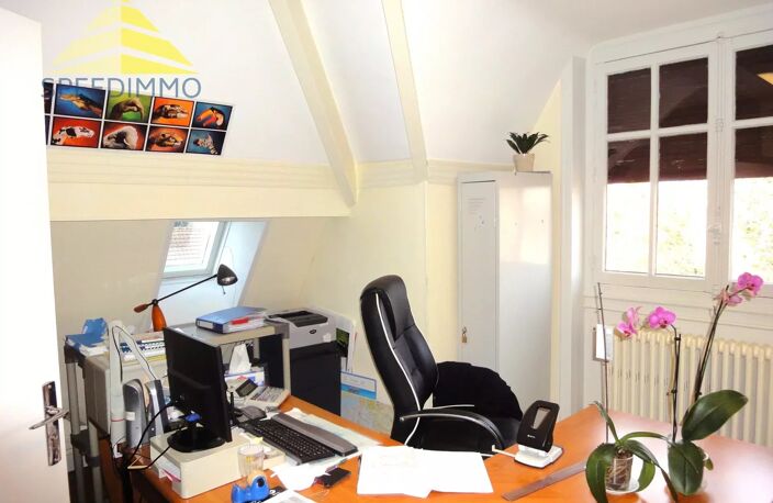 Découvrez un ensemble immobilier au cœur de Mandres-les-Roses — photo 2