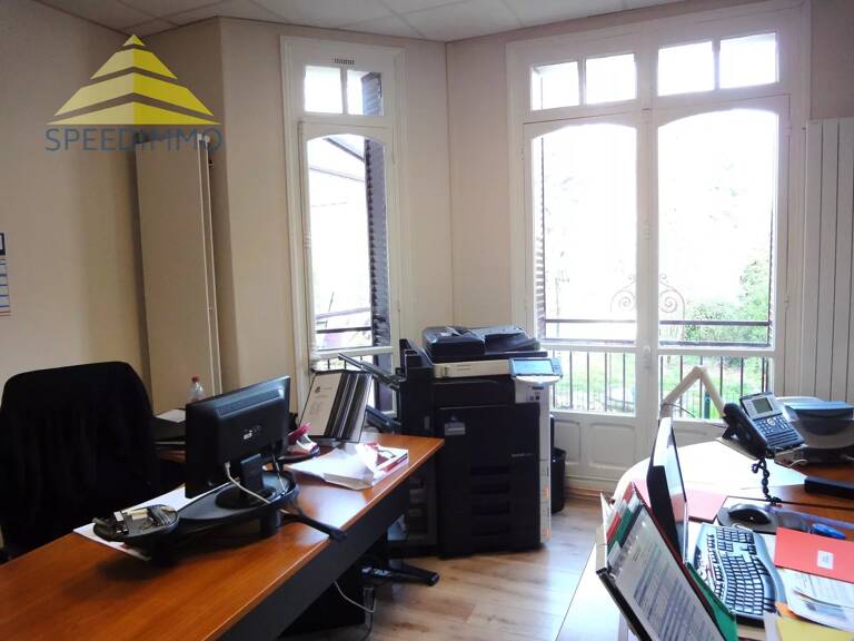 Découvrez un ensemble immobilier au cœur de Mandres-les-Roses — photo 1