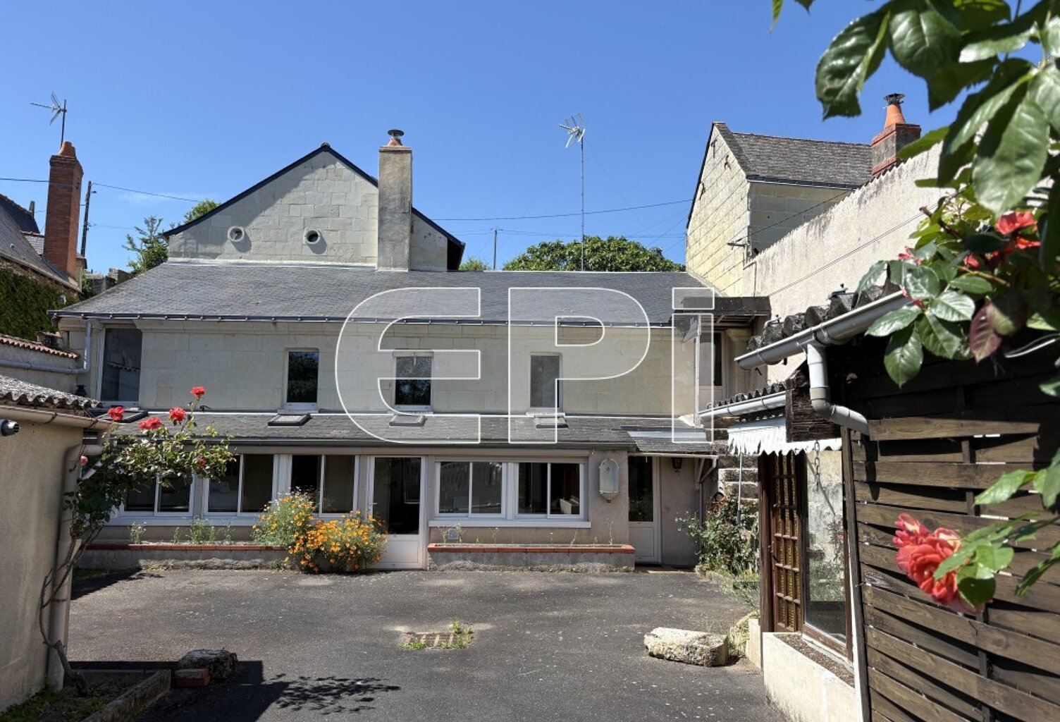 Montreuil Bellay- Face au Château - Charmante Maison Ancienne ? — photo 1