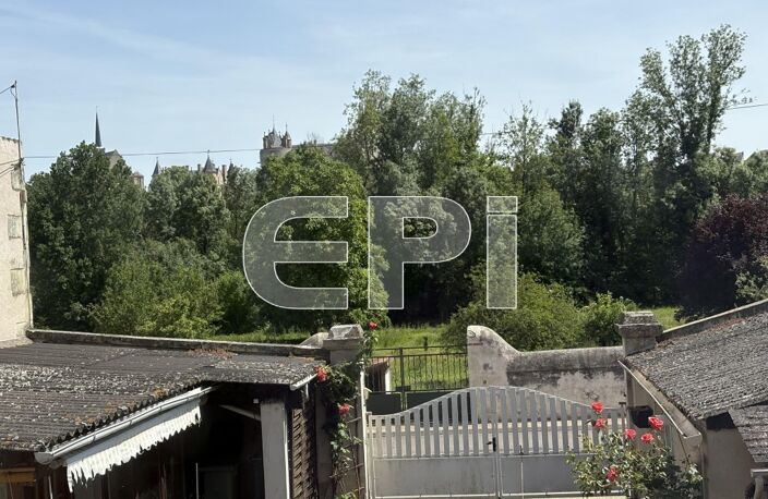 Montreuil Bellay- Face au Château - Charmante Maison Ancienne ? — photo 2