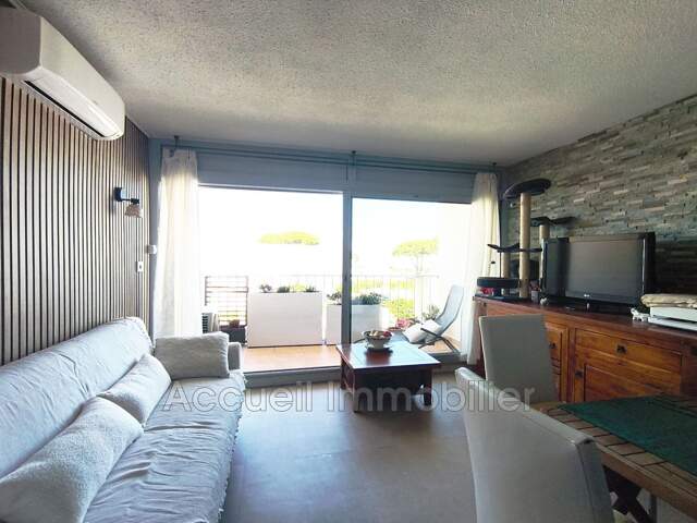 Studio cabine + grande cabine fermée au 1er étage. Vue sur le — photo du bien