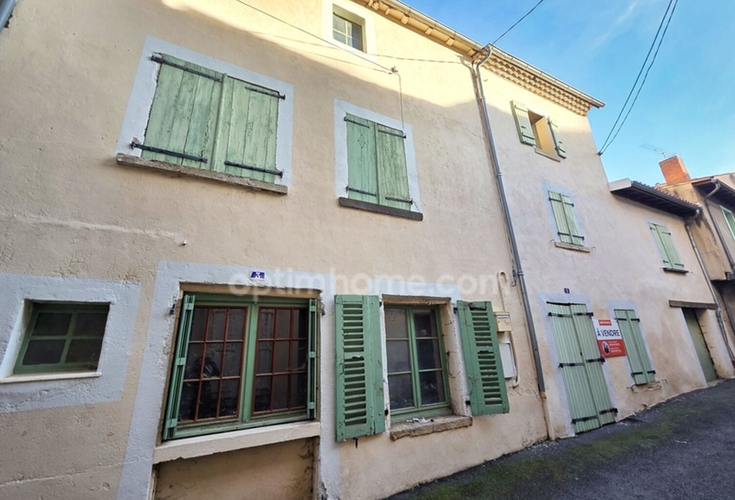 *** EXCLUSIVITE *** MAISON DE VILLE AVEC CUVAGE A RENOVER *** BILLOM CENTRE VILLE *** — photo 1