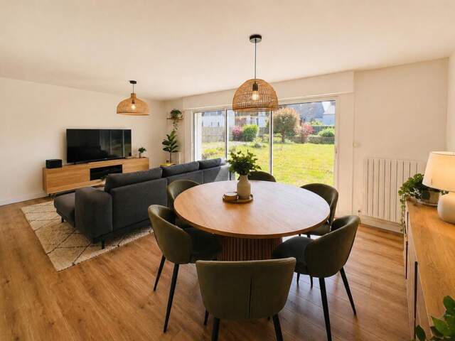 Centre-bourg de Saint-Avé – Maison entièrement rénovée de 120 m² sur un terrain de 500 m², comprenant 3 chambres, vie de plain-pied, garage, jardin, pompe à chaleur récente et DPE B — photo du bien