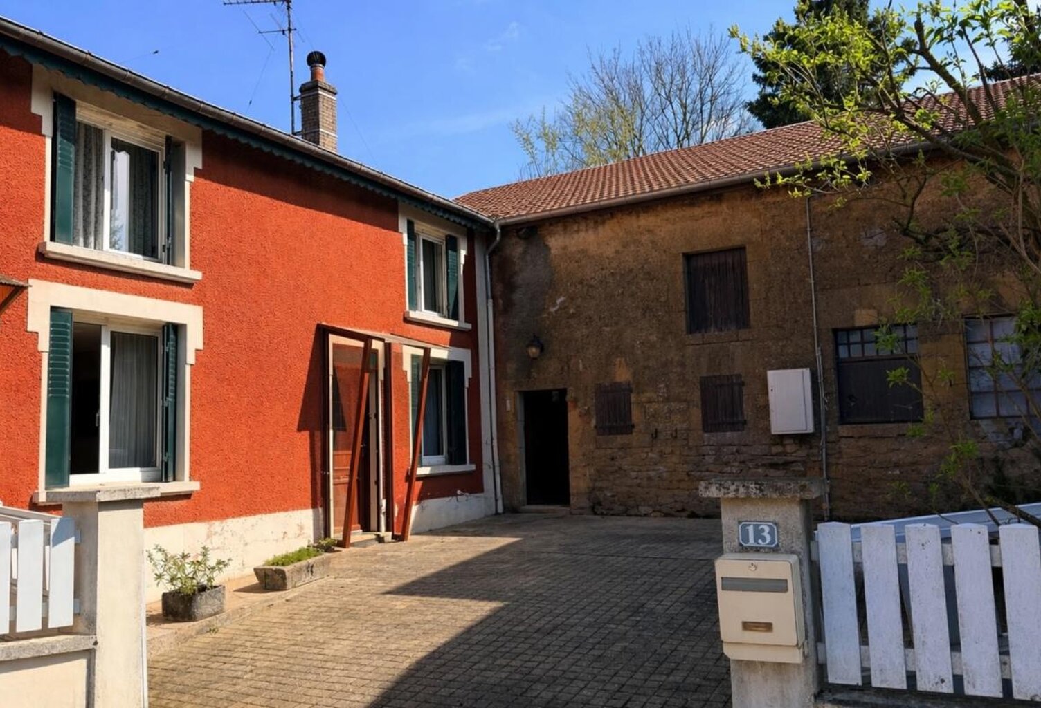 Villecloye maison 3 chambres avec grange, atelier, garage et beau terrain — photo 1