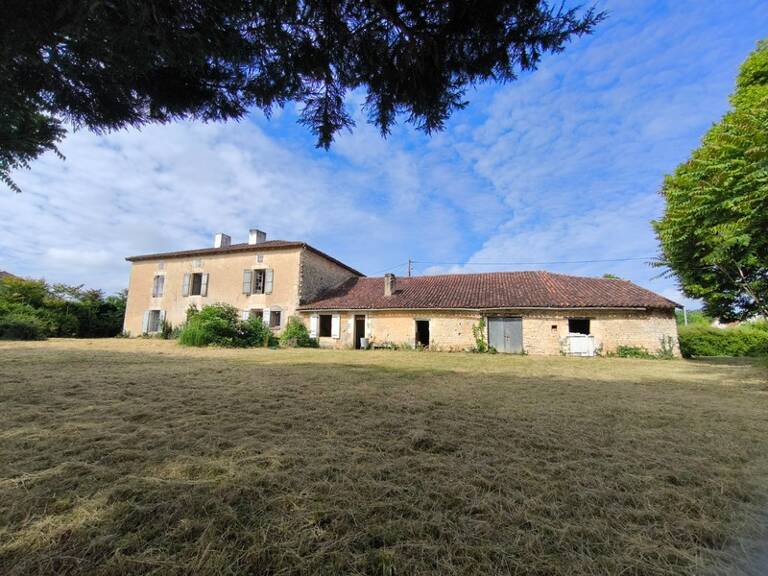 Charentaise à rénover entièrement 10 pièces VERTEUIL SUR CHARENTE (16) — photo 1