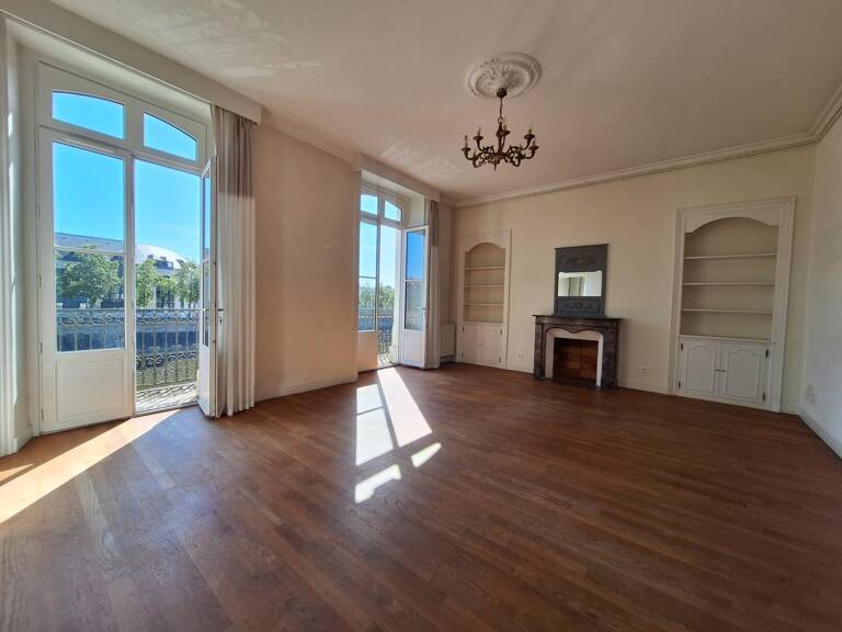 Appartement à vendre 5 pièces LAVAL CENTRE (53) — photo 1