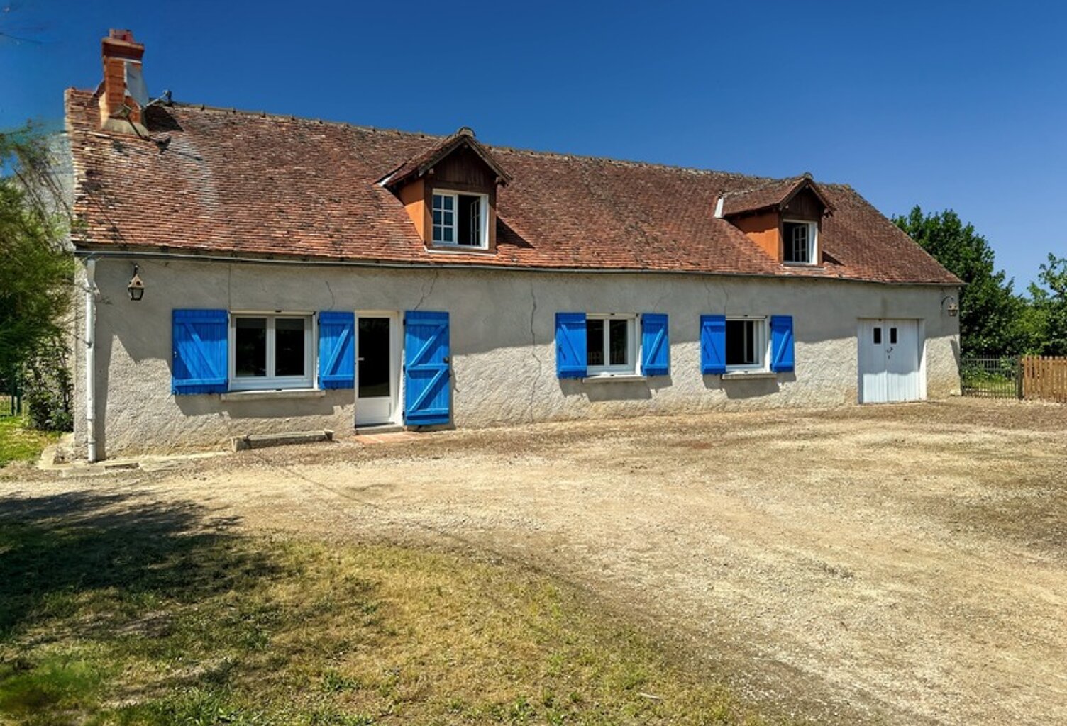 Propriete à vendre  proche de VILLEFRANCHE D'ALLIER (03) Maison , granges ,écurie ,  garage , Terrain 10 ha — photo 1