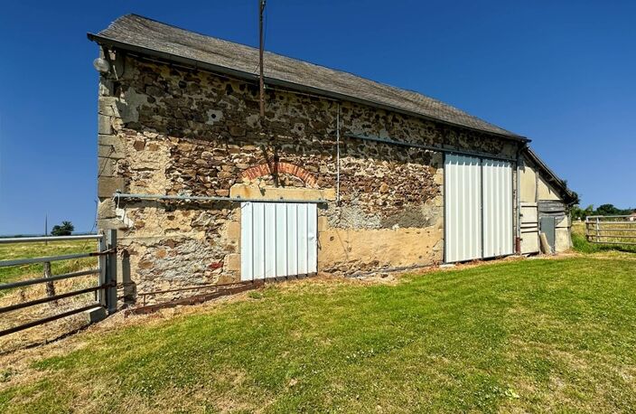 Propriete à vendre  proche de VILLEFRANCHE D'ALLIER (03) Maison , granges ,écurie ,  garage , Terrain 10 ha — photo 2