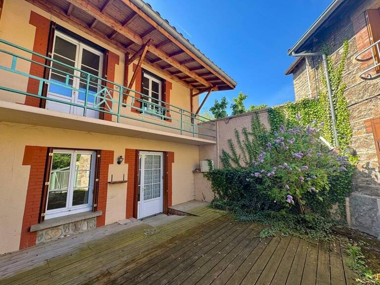 Maison de bourg avec terrasse et dépendance – Fort potentiel à Luriecq (42380) — photo 1
