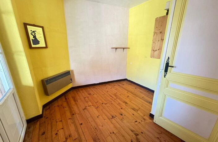 Maison de bourg avec terrasse et dépendance – Fort potentiel à Luriecq (42380) — photo 4