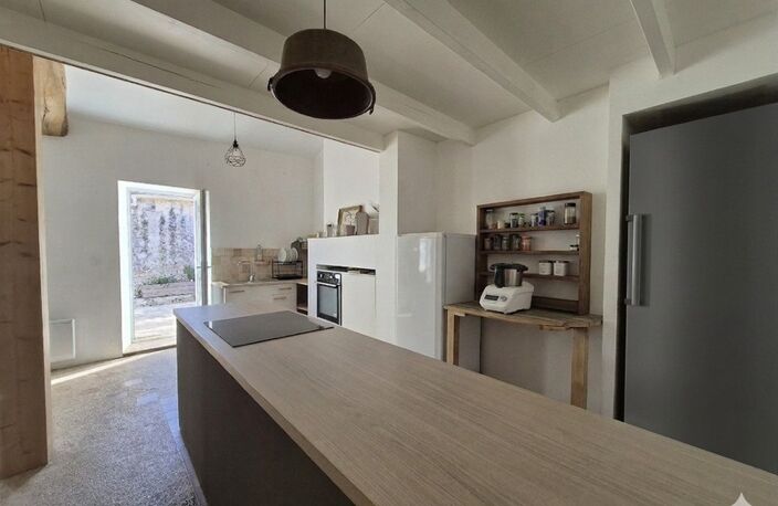 Maison rénovée à vendre à Bords – Calme, dépendances et beau potentiel — photo 4
