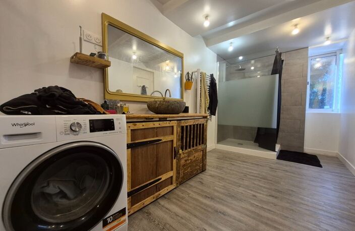 Maison rénovée à vendre à Bords – Calme, dépendances et beau potentiel — photo 5