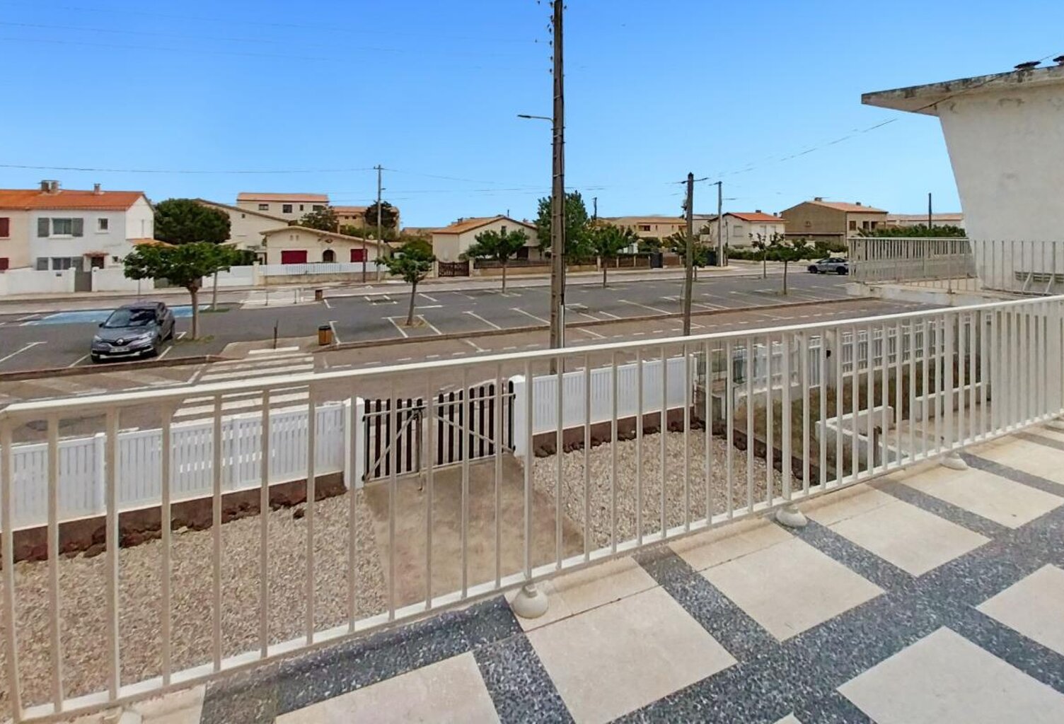 Vente-Marseillan-Plage maison divisée en 2 appartements avec jardin et garage — photo 1