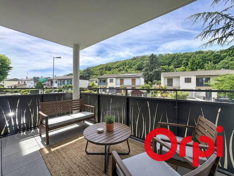 T2  Brignais avec garage et terrasse — photo 1