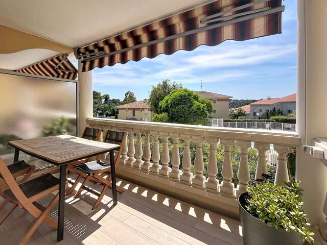 Appartement À Vendre — photo du bien