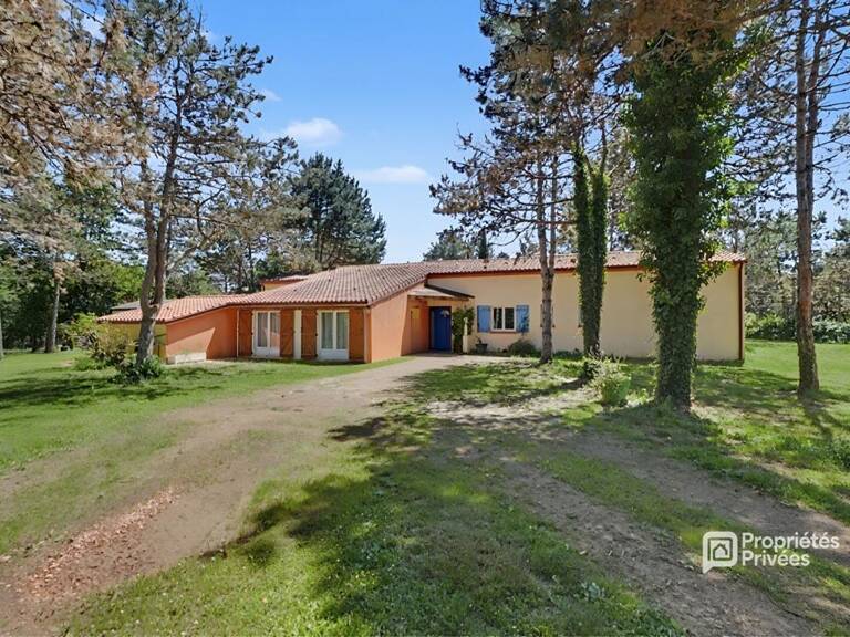 Maison Bessens ( Lapeyrière ) T6 avec piscine sur une parcelle de 5666 m2 — photo 1