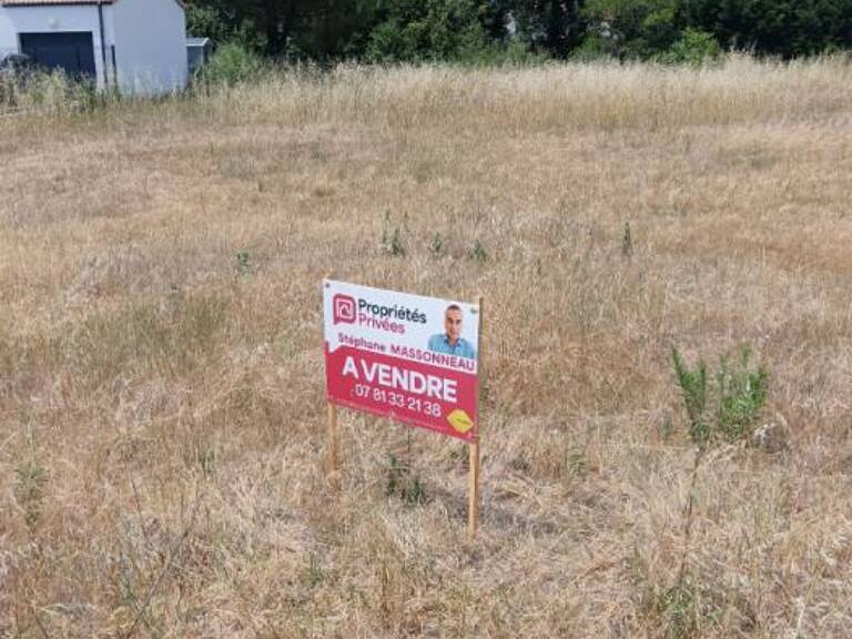 Terrain constructible de 879 m2 - Orouët - Saint-Jean de Monts - 94990 — photo 1