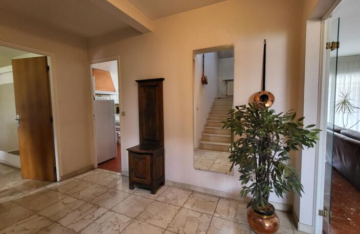 PAVILLON D'ARCHITECTE AVEC JARDIN ET 2 DB GARAGES — photo 5