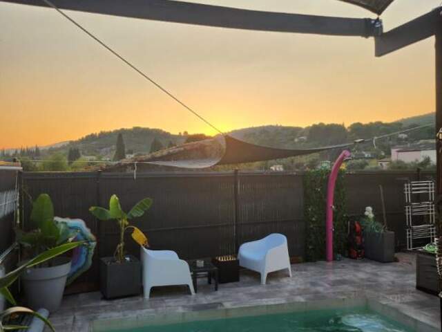 Maison 121 m² avec 5 chambres, piscine, panneaux solaires — photo du bien