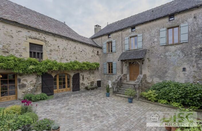 Magnifique propriété en bordure du village de Najac, offrant de superbes vues sur la vallée et le château. — photo 2