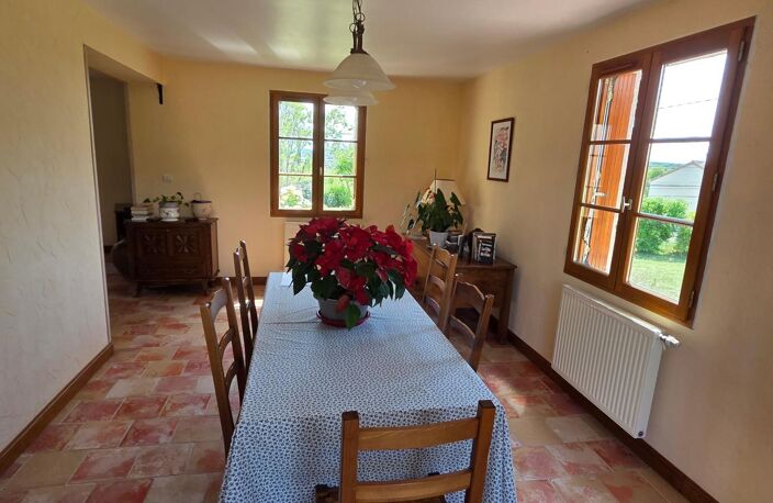 Jolie maison 4 chambres, grand sous-som — photo 3
