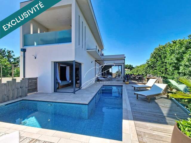 Villa T7 5 chambres 197 m² piscine et dépendance — photo du bien