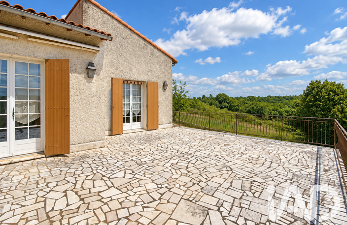 Vente Maison/villa 8 pièces — photo 2