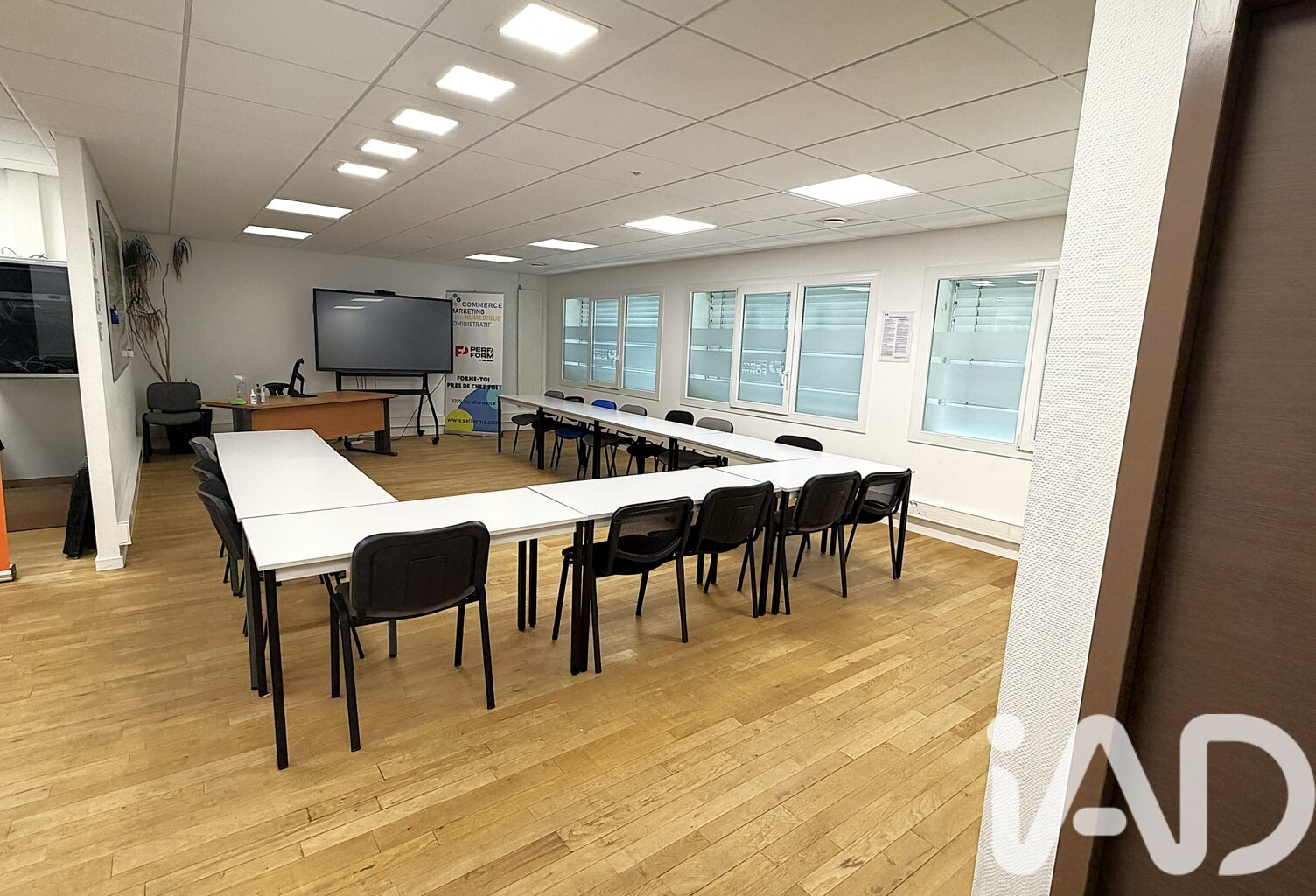 Vente Boutique/Local commercial 121 m&sup2; — photo 1
