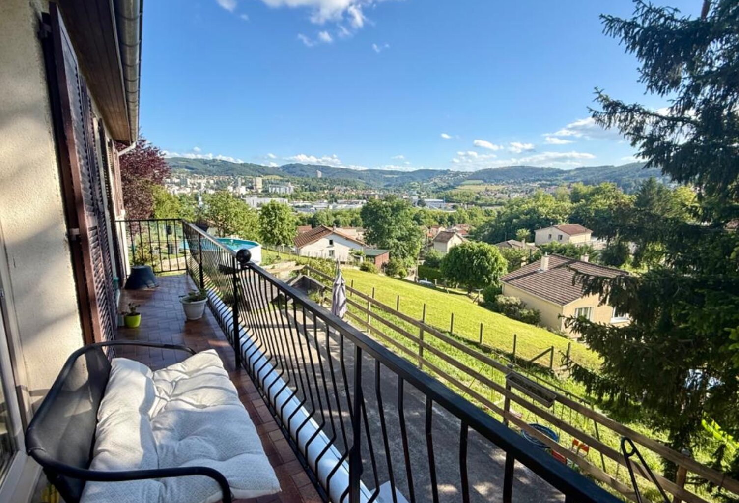 Maison individuelle à vendre de 6 pièces avec vue panoramique exceptionnelle - Unieux , hauteurs de Côte Quart — photo 1