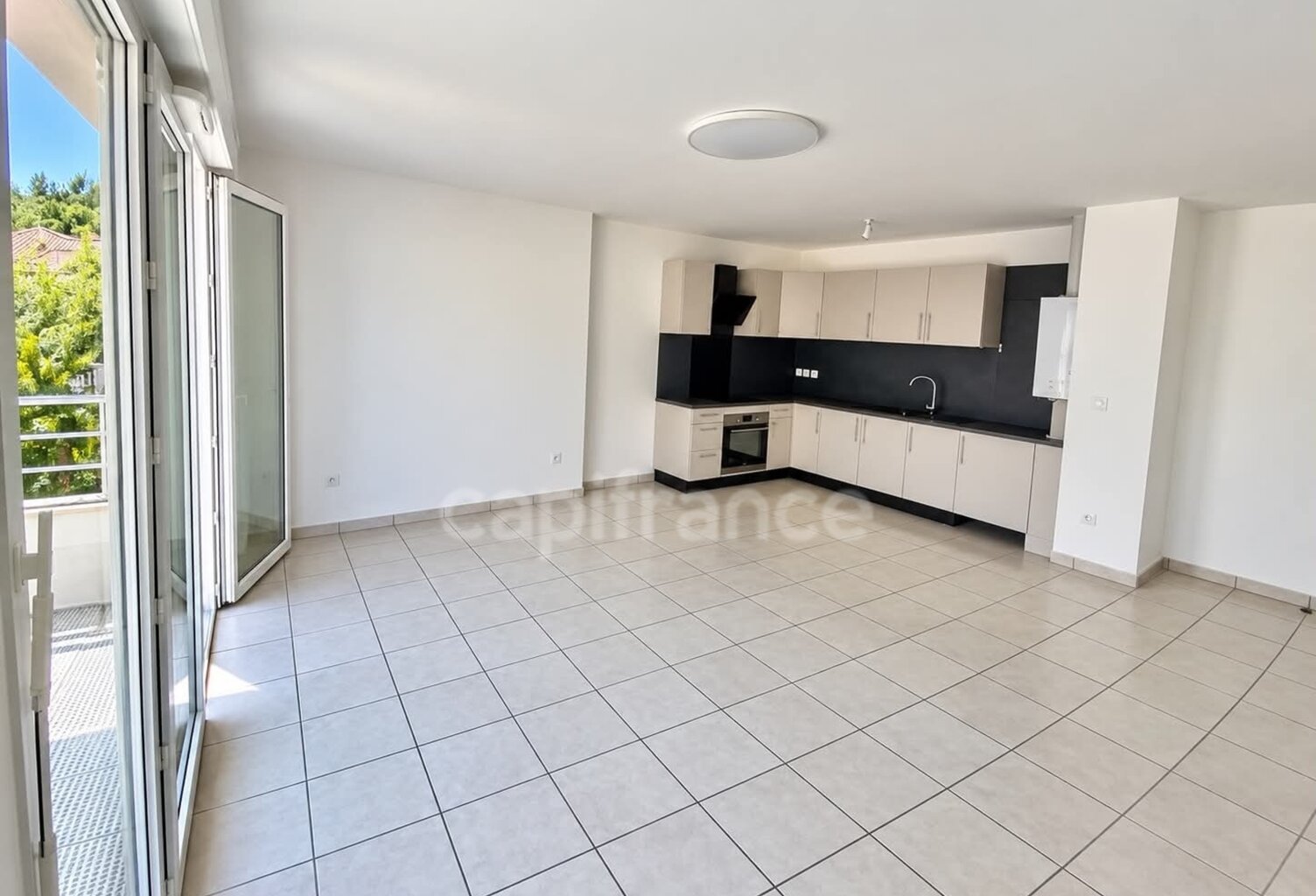 A SAINT AUBIN DE MEDOC (33): Rare- T3  lumineux de 63,05 m² au dernier étage, avec terrasse couverte et place de parking privative — photo 1
