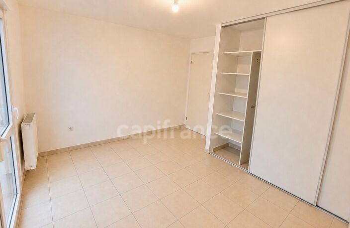 A SAINT AUBIN DE MEDOC (33): Rare- T3  lumineux de 63,05 m² au dernier étage, avec terrasse couverte et place de parking privative — photo 4