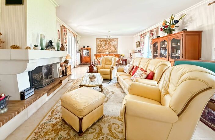 Dept de la Vienne (86) A vendre Maison contemporaine type 10 de 317.05 m2 — photo 3