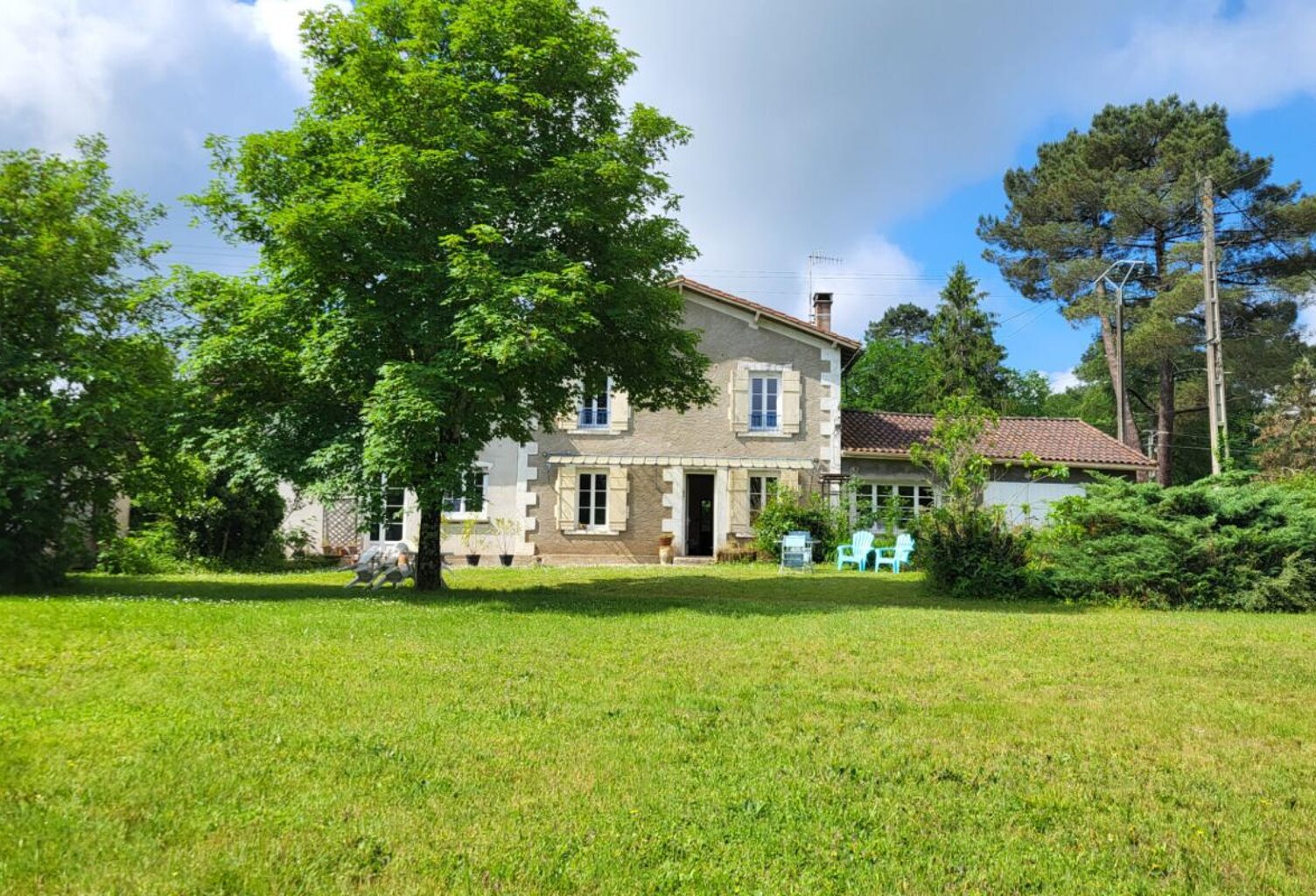 24400 Mussidan quartier calme maison de 142 m² 6 pièces 3 chambres  dépendances sur 3764 m2 — photo 1