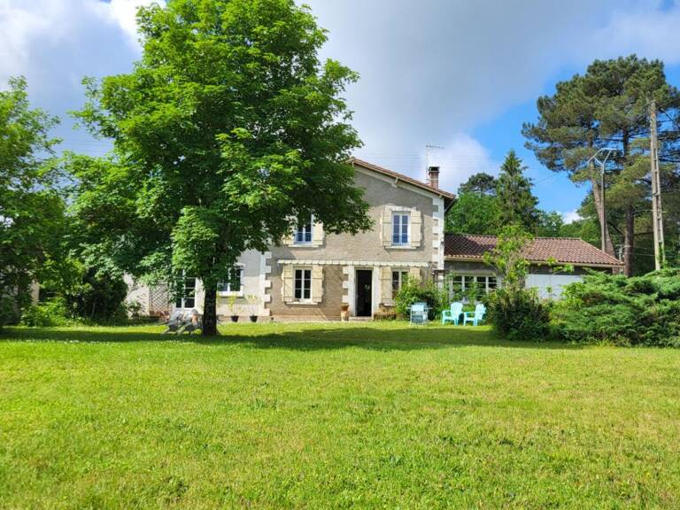 24400 Mussidan quartier calme maison de 142 m² 6 pièces 3 chambres  dépendances sur 3764 m2 — photo 1