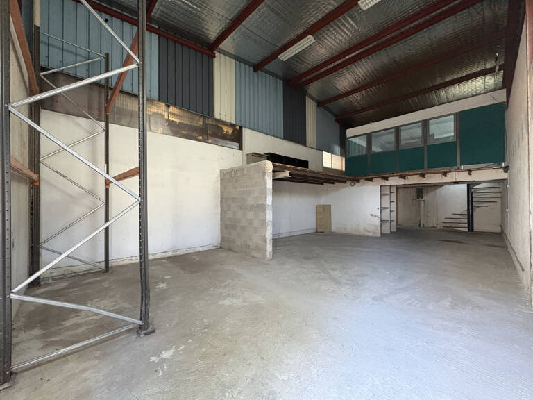 Entrepôt - Zone des paluds — photo 1