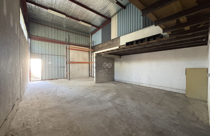Entrepôt - Zone des paluds — photo 2