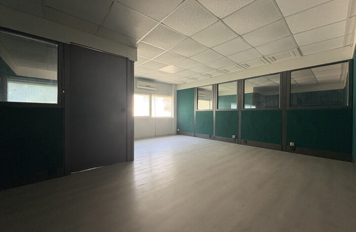Entrepôt - Zone des paluds — photo 5