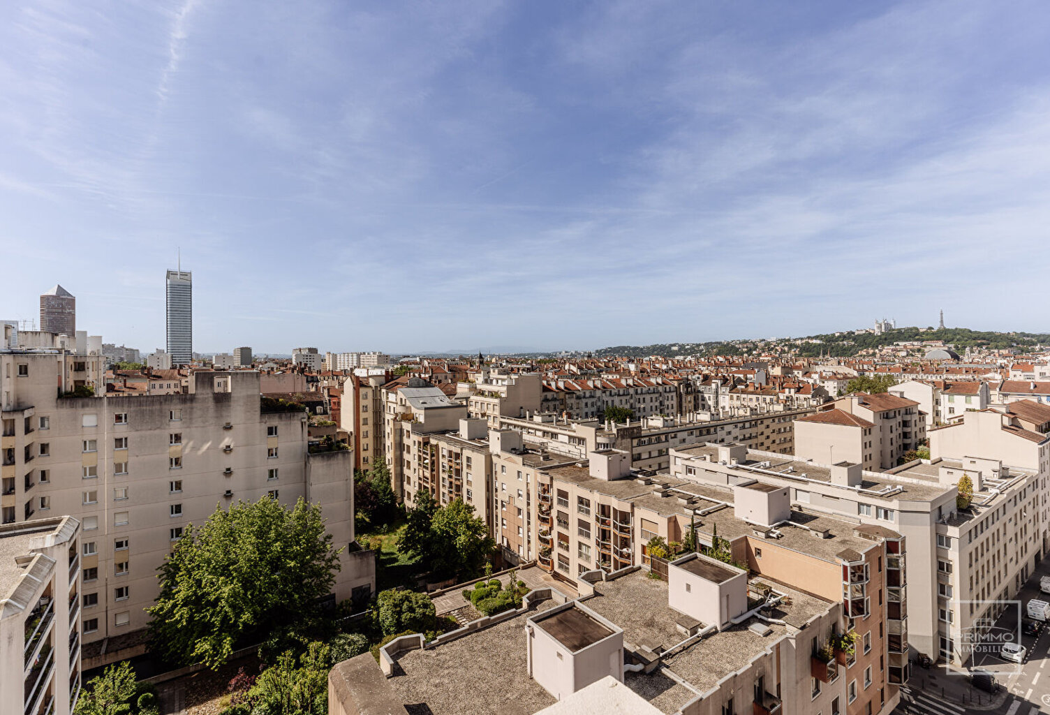 LYON 6, ETAGE ELEVE, 111.07m², BALCONS, GRAND GARAGE — photo 1