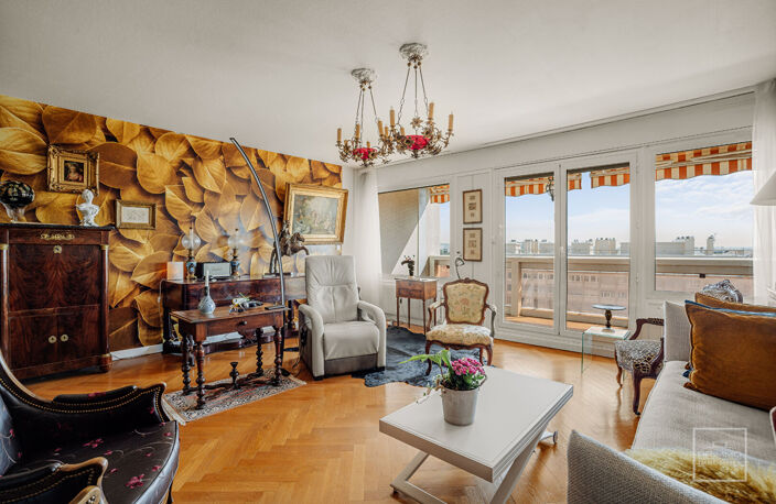 LYON 6, ETAGE ELEVE, 111.07m², BALCONS, GRAND GARAGE — photo 2