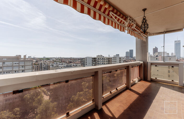 LYON 6, ETAGE ELEVE, 111.07m², BALCONS, GRAND GARAGE — photo 4