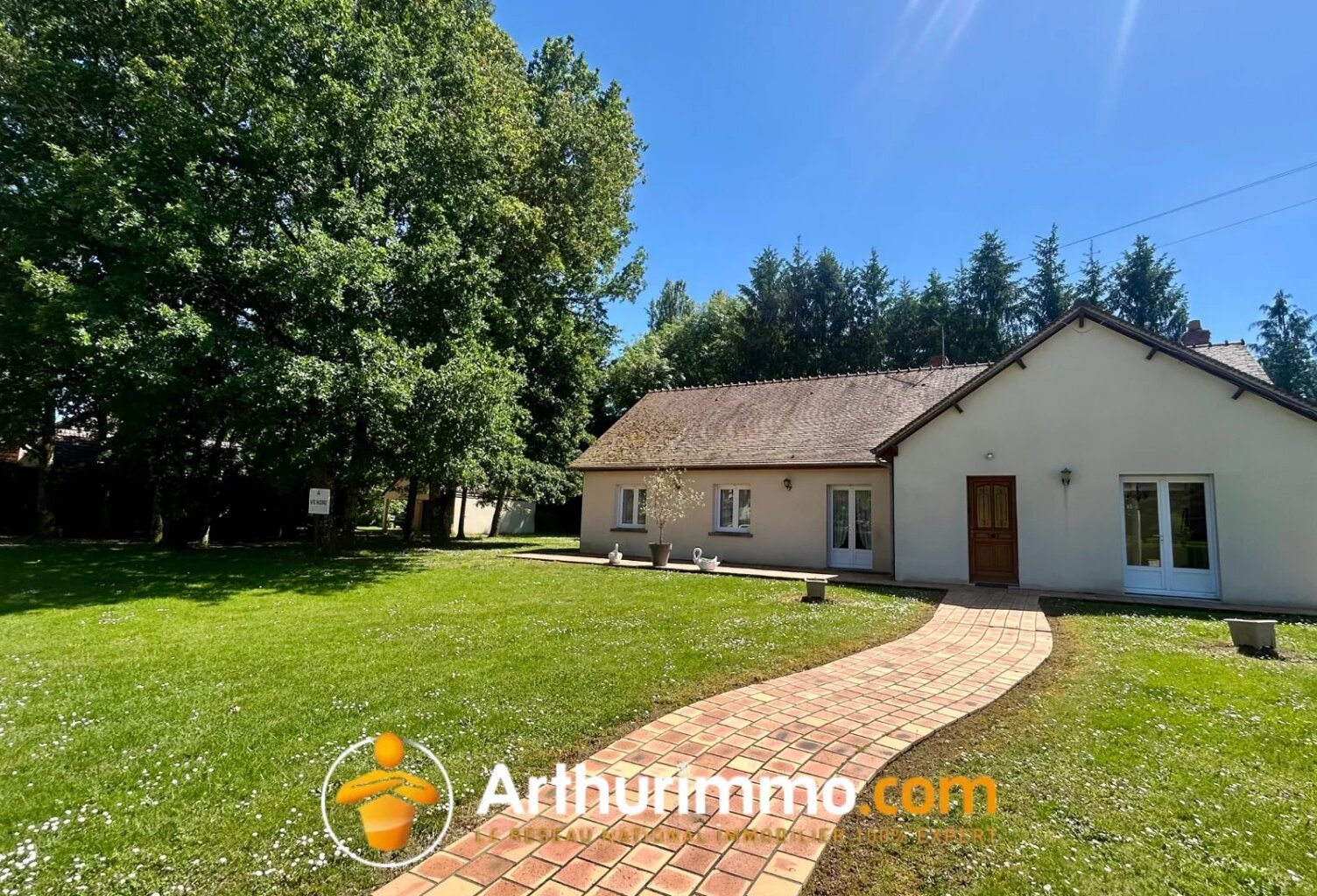 Maison de plain-pied de 150 m² – Environnement calme et verdoyant – Terrain arboré de 2 000 m² – La Chapelle-d’Angillon — photo 1