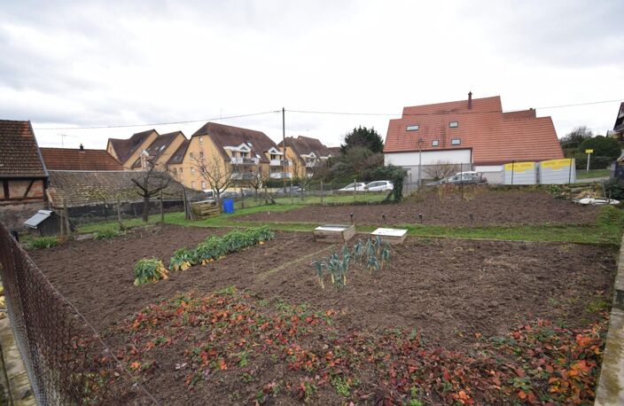 Terrain de construction de 4.86 ares, proche du centre du village. — photo 2